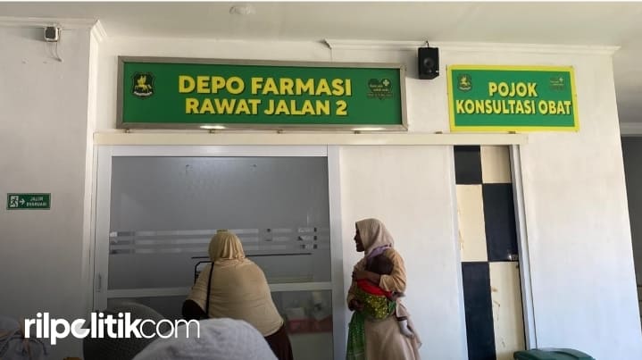 Depo Farmasi Rawat Jalan 2 yang terletak di lantai 2 Poli Terpadu RSUD Moh. Anwar Sumenep. [Foto: Ah/rilpolitikcom]