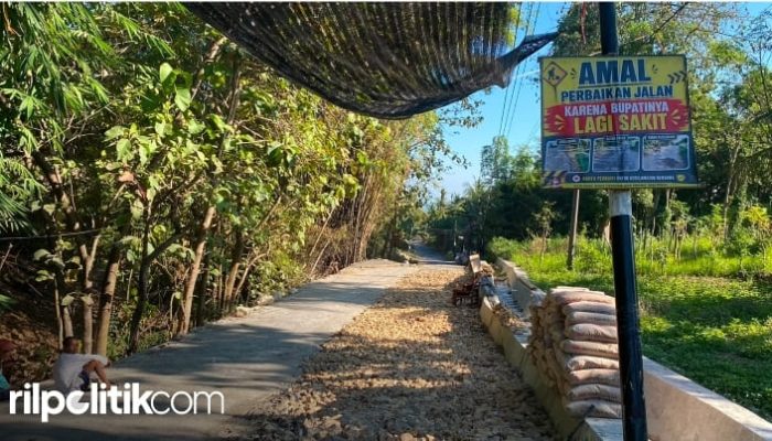Sudah 15 Hari Warga Galang Dana Perbaiki Jalan, Tak Satu pun Pejabat Pemkab Sumenep Datangi Lokasi