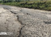 Kondisi jalan raya dari perempatan Tangseh menuju Pasar Kapedi Sumenep.