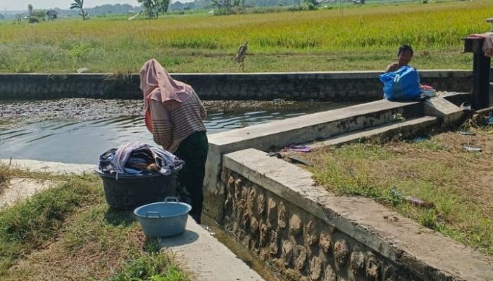 Desa Sendir Alami Krisis Air Bersih, Warga Minta Pemdes dan Pemkab Sumenep Kasih Solusi