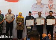 Penandatanganan Pakta Kesepahaman dan Komitmen Bersama oleh sejumlah ormas dan Forkopimda Jawa Timur.