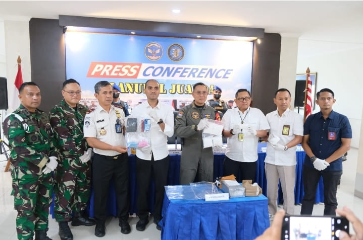 Bea Cukai Jatim I dan Satgaspam Lanudal Juanda gelar konferensi pers terkait penggagalan upaya penyelundupan narkotika dari Malaysia. [Foto: istimewa]