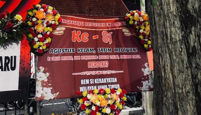 BEM SI Jatim Kirim Karangan Bunga ke Grahadi: 81 Tahun Merdeka, Keadilan Terluka