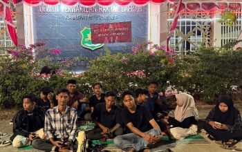 Massa aksi PPI gelar aksi demonstrasi dam Camping Demokrasi di depan Gedung DPRD Sumenep, Rabu (2/9/2027). [Foto: istimewa]