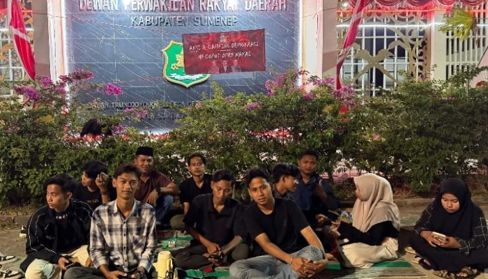 Massa PPI Tagih Janji BK dan DPRD Sumenep Selesaikan Dugaan Pelanggaran Istri Bupati