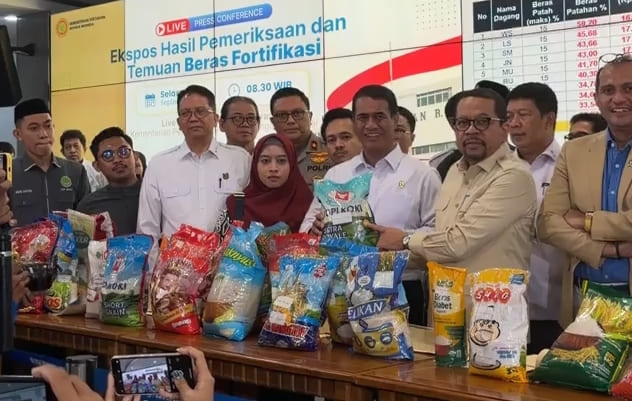 Pemerintah umumkan daftar 25 merek beras fortifikasi palsu.