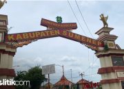 Gerbang perbatasan Kabupaten Sumenep dan Kabupaten Pamekasan. [Foto: dok. rilpolitikcom]