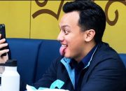 Anggota DPR RI Terekam Kamera Asyik Video Call Hingga Julurkan Lidah Saat Rapat
