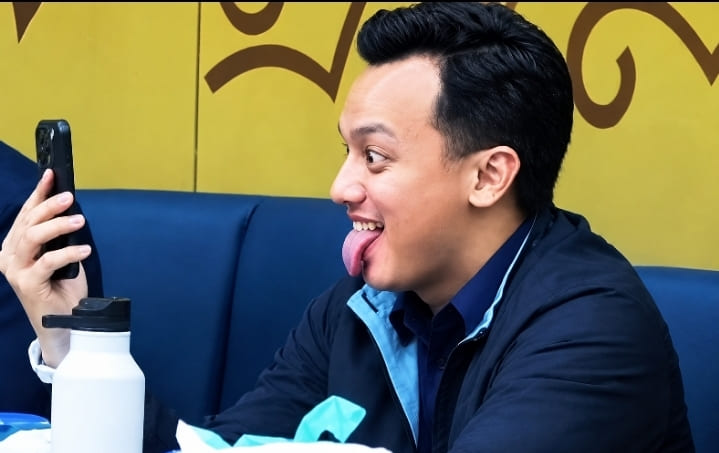 Anggota DPR RI Moreno Soeprapto terekam kamera melakukan video call saat mengikuti RDP Komisi XIII DPR RI bersama MIND ID.