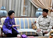Presiden Prabowo Subianto bertakziah ke kediaman Megawati Soekarnoputri.