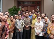 Komisi III DPR kunjungi rumah Kapolri.
