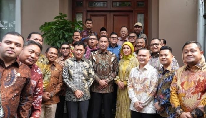 Anggota Komisi III DPR Ramai-Ramai Berkunjung ke Rumah Kapolri Jenderal Suyudi