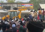 Bawa-bawa Ulama, Massa di Pamekasan Bongkar Paksa Gerai Indomaret