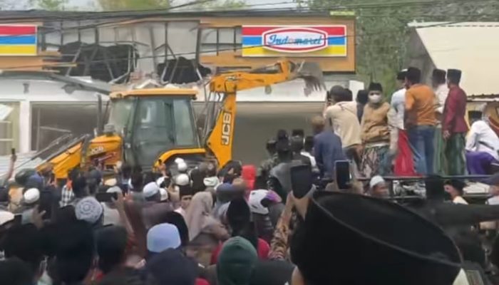 Bawa-bawa Ulama, Massa di Pamekasan Bongkar Paksa Gerai Indomaret