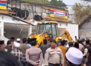 Tangkapan layar video amatir pembongkaran paksa gerai Indomaret di Desa Panaan, Kecamatan Palengaan, Kabupaten Pamekasan.
