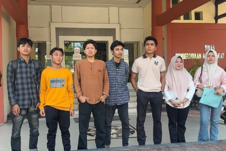 Gerakan Pemuda Saobi menyambangi kantor DPMD Sumenep.