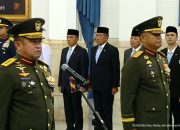Jenderal TNI Maruli Simanjuntak (kiri).