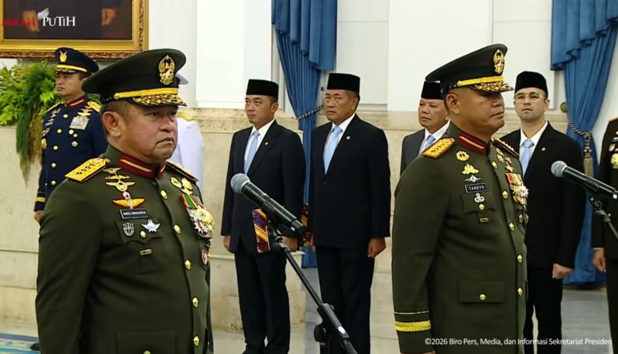Jenderal TNI Maruli Simanjuntak (kiri).