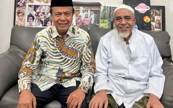 Hafid Abbas (kiri) bersama Habib Abubakar Alatas (kanan).