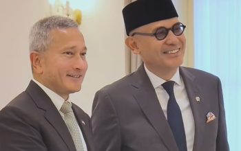 Pertemuan bilateral Menteri Luar Negeri (Menlu) RI Arrmanatha Nasir (kanan) dengan Menlu Singapura Vivian Balakrishan (kiri).