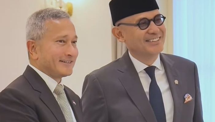 Bertemu Menlu Singapura, Menlu RI Tegaskan WNI Korban Pertama Asap Karhutla