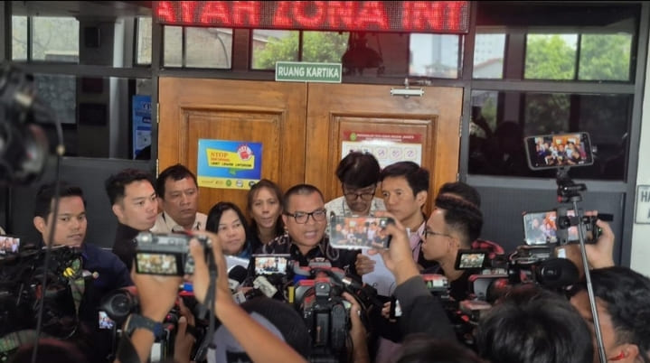 Denny Indrayana cabut gugatan ijazah Gibran di PTUN.
